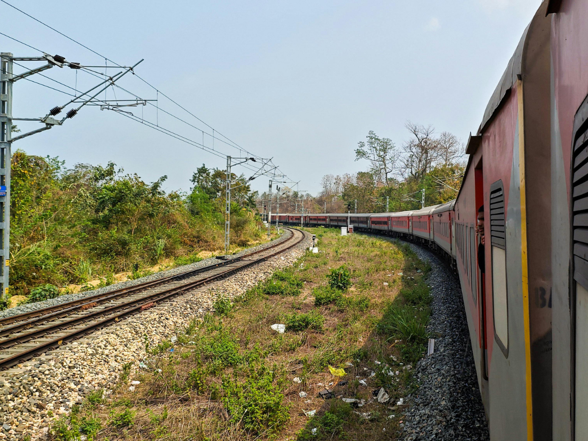 फर्जी टिकट पर रेलवे का बड़ा वार, रेल यात्रियों के लिए बड़ा बदलाव! टिकट जांच में आएगा हाईटेक सिस्टम - Photo Gallery