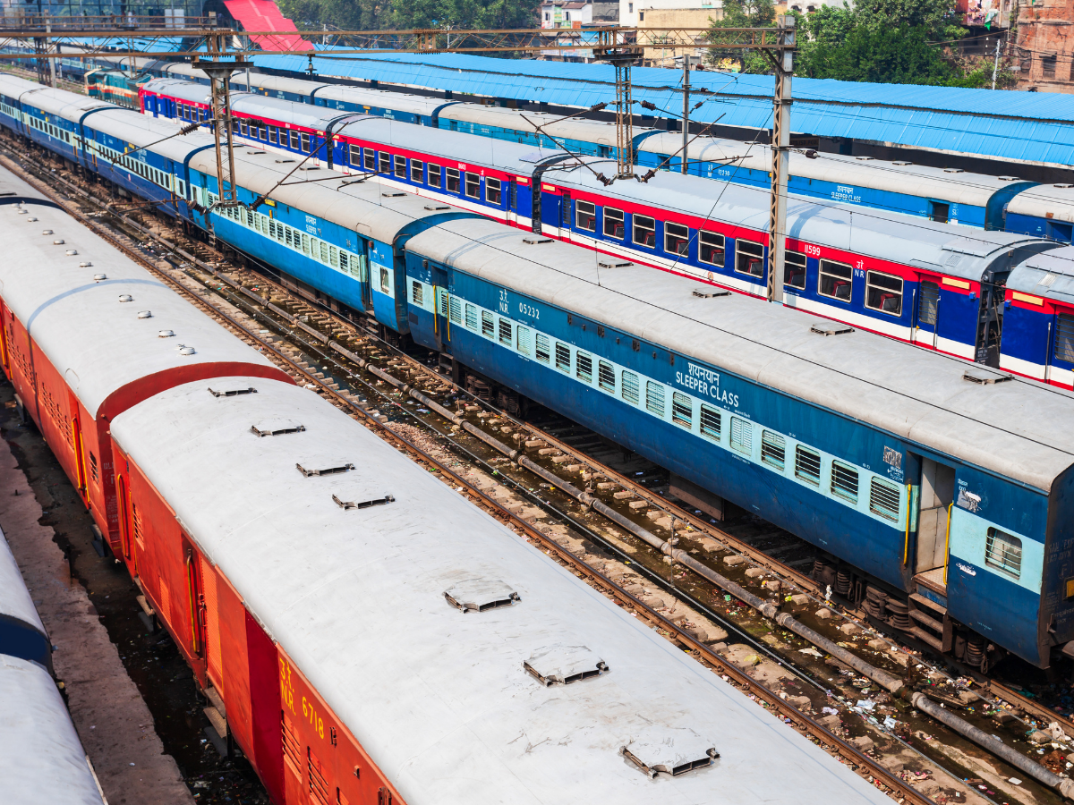Indian Railway: रेल प्रोजेक्ट से चमकेगा बॉर्डर इलाका, 10,228 करोड़ से बढ़ेगी कनेक्टिविटी; इन क्षेत्रों को मिलेगा फायदा - Photo Gallery