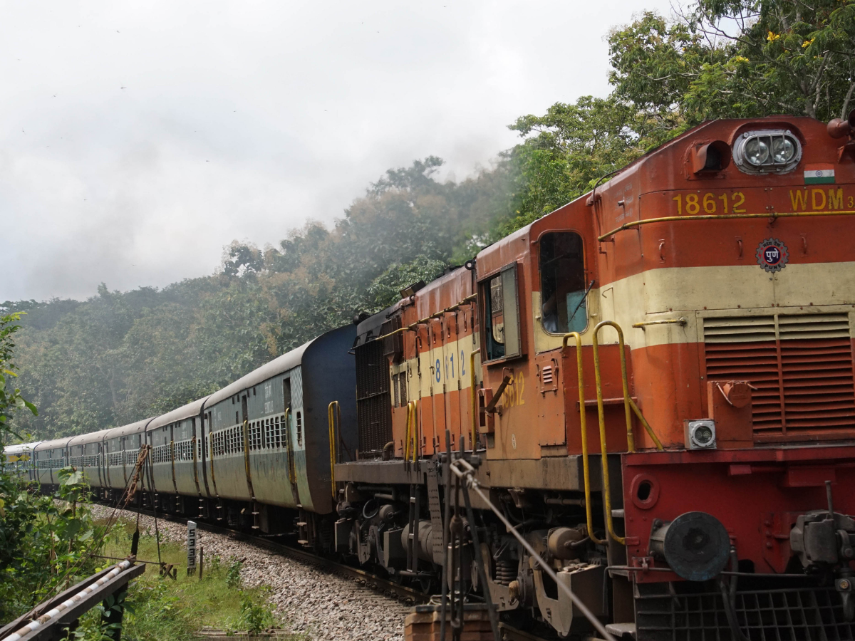 Indian Railway: रेल प्रोजेक्ट से चमकेगा बॉर्डर इलाका, 10,228 करोड़ से बढ़ेगी कनेक्टिविटी; इन क्षेत्रों को मिलेगा फायदा - Photo Gallery