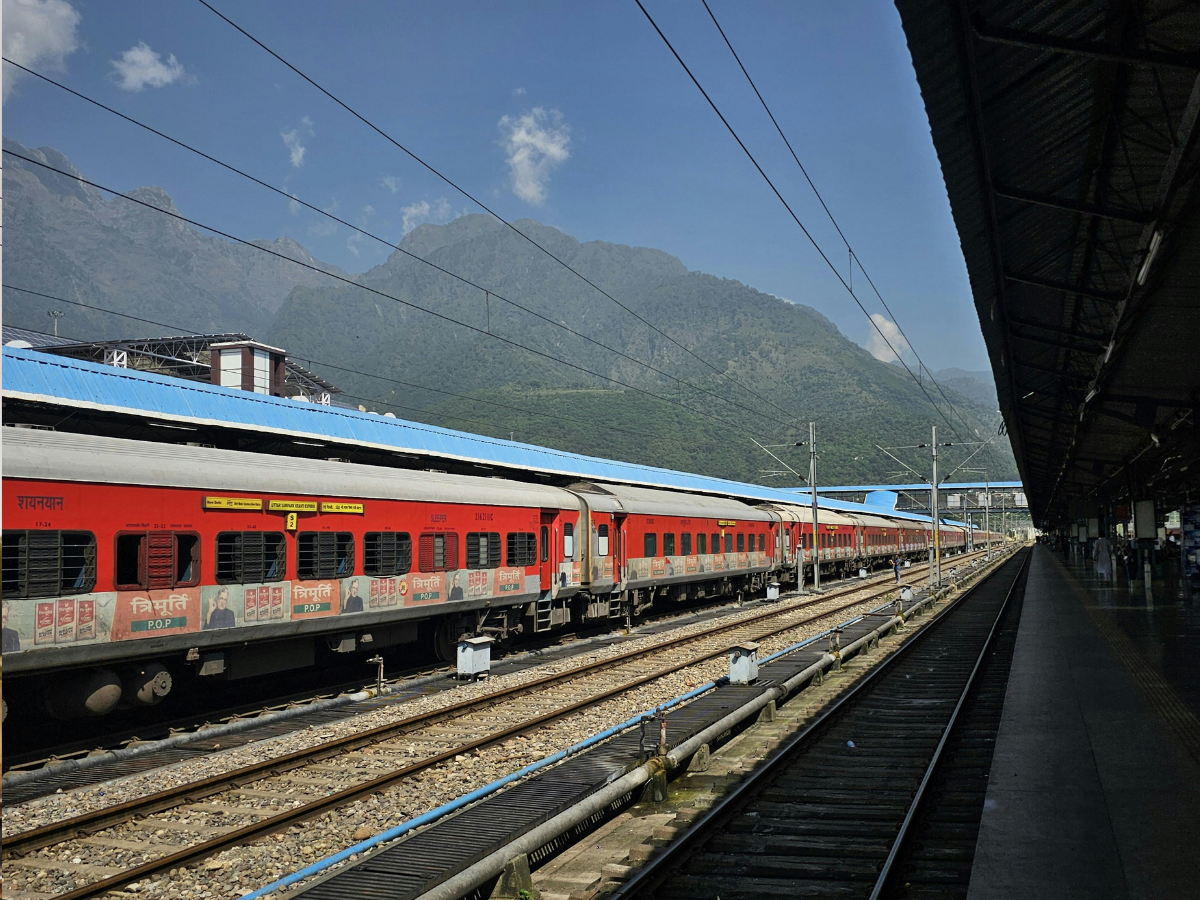 फर्जी टिकट पर रेलवे का बड़ा वार, रेल यात्रियों के लिए बड़ा बदलाव! टिकट जांच में आएगा हाईटेक सिस्टम - Photo Gallery