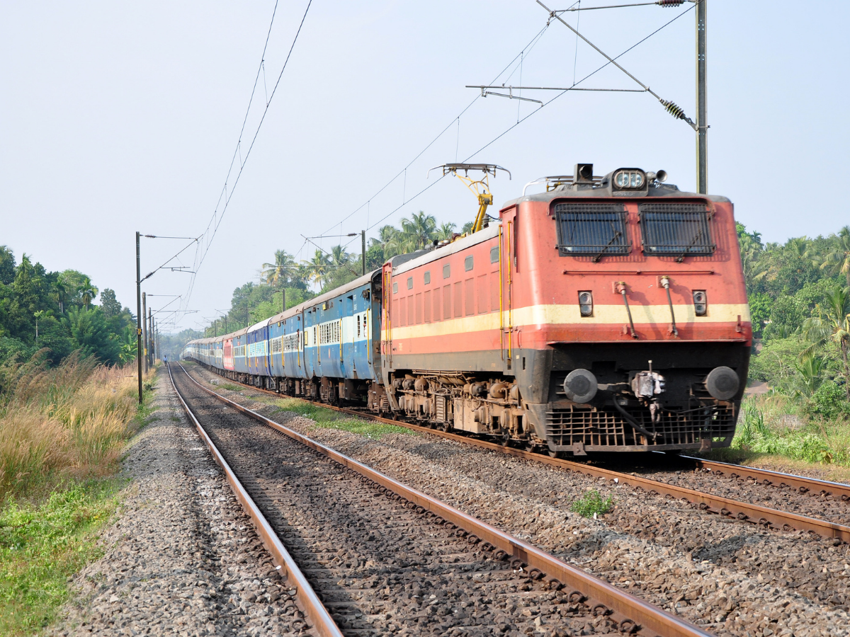 Indian Railway: रेल प्रोजेक्ट से चमकेगा बॉर्डर इलाका, 10,228 करोड़ से बढ़ेगी कनेक्टिविटी; इन क्षेत्रों को मिलेगा फायदा - Photo Gallery