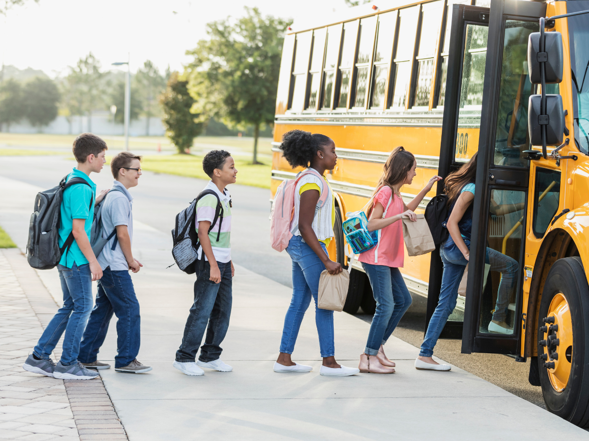 दिल्ली में निजी स्कूलों पर सख्ती, अब नहीं चलेगी ‘फिक्स दुकान’ की मजबूरी;  सख्त दिशानिर्देश जारी - Photo Gallery