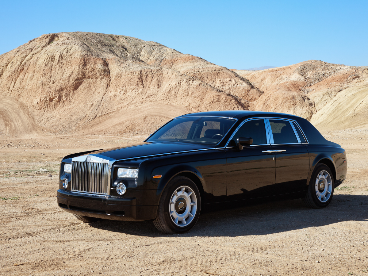 Shah Rukh Khan Car Collection: Mercedes-Benz V-Class बनी नई पहचान! किंग खान की लग्ज़री कार लिस्ट हुई लंबी - Photo Gallery