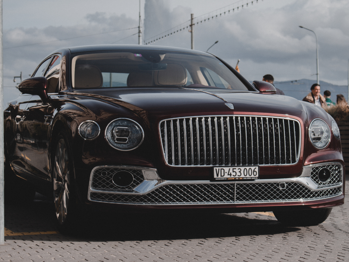 Shah Rukh Khan Car Collection: Mercedes-Benz V-Class बनी नई पहचान! किंग खान की लग्ज़री कार लिस्ट हुई लंबी - Photo Gallery