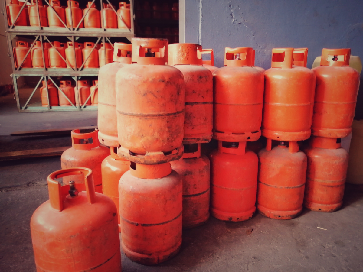 LPG Booking Scam Alert: फर्जी वेबसाइट्स बनाकर लोगों के साथ हो रही ठगी; जानें कैसे करें बचाव? - Photo Gallery