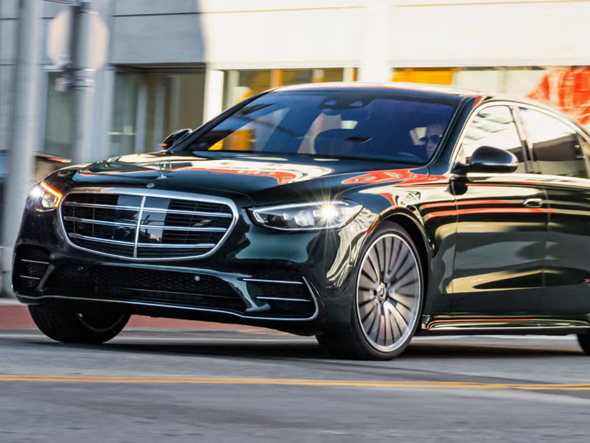 Shah Rukh Khan Car Collection: Mercedes-Benz V-Class बनी नई पहचान! किंग खान की लग्ज़री कार लिस्ट हुई लंबी - Photo Gallery