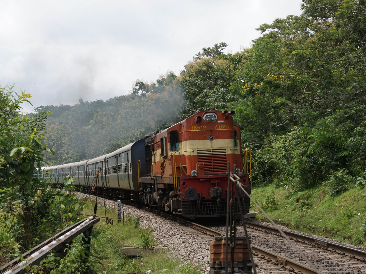 रेल सफर हुआ सस्ता! भारतीय रेलवे का यात्रियों को बड़ा तोहफा; जानें क्या है RailOne ऐप? - Photo Gallery