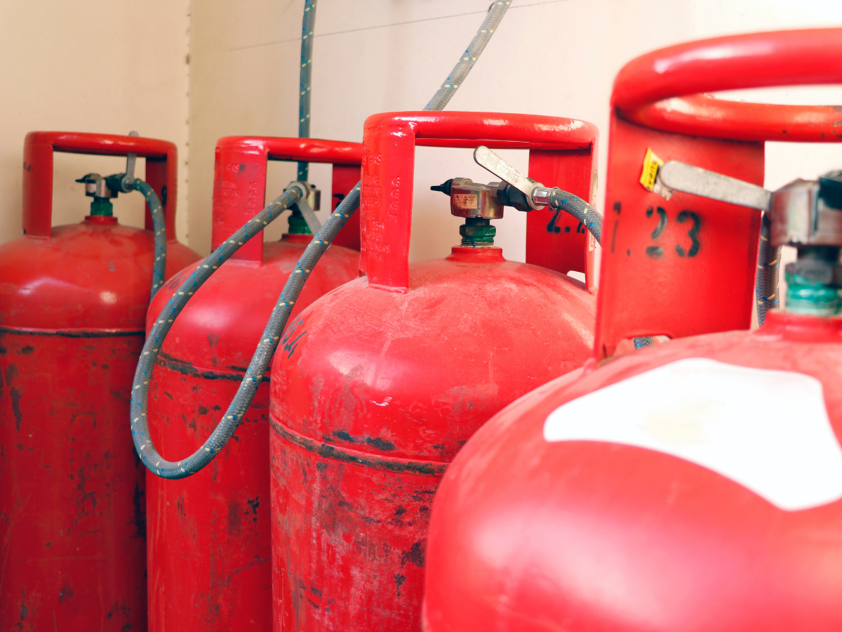 LPG Booking Scam Alert: फर्जी वेबसाइट्स बनाकर लोगों के साथ हो रही ठगी; जानें कैसे करें बचाव? - Photo Gallery