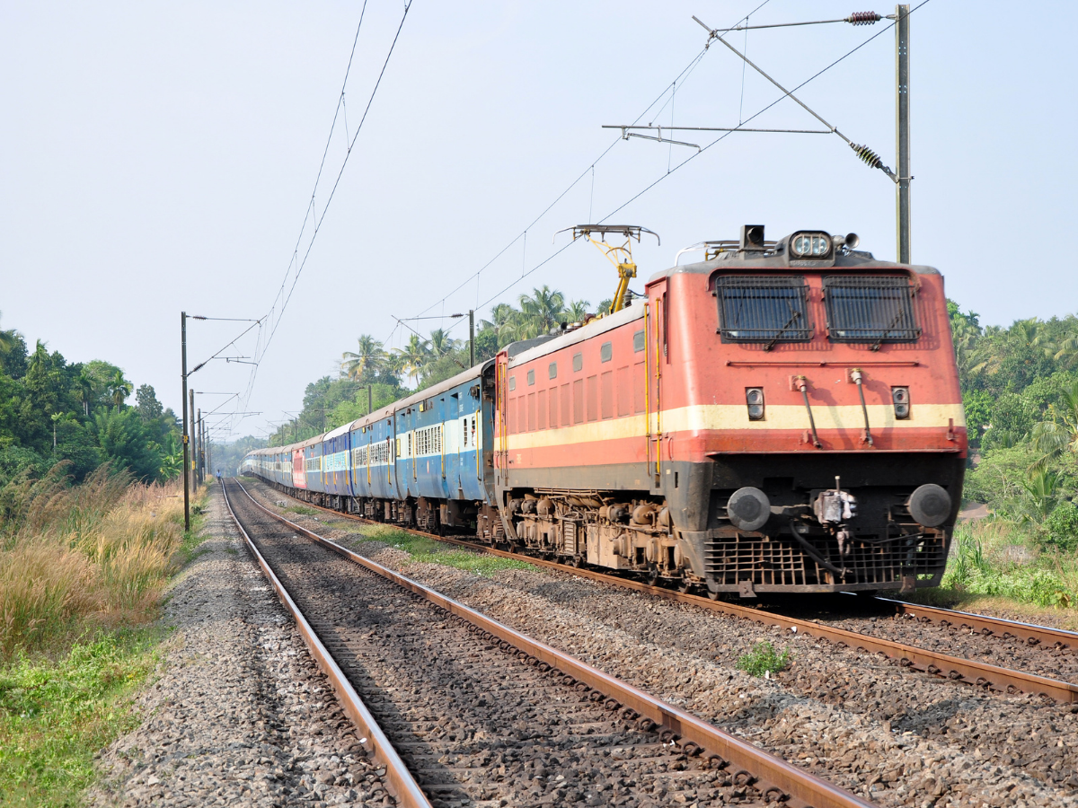 रेल सफर हुआ सस्ता! भारतीय रेलवे का यात्रियों को बड़ा तोहफा; जानें क्या है RailOne ऐप? - Photo Gallery