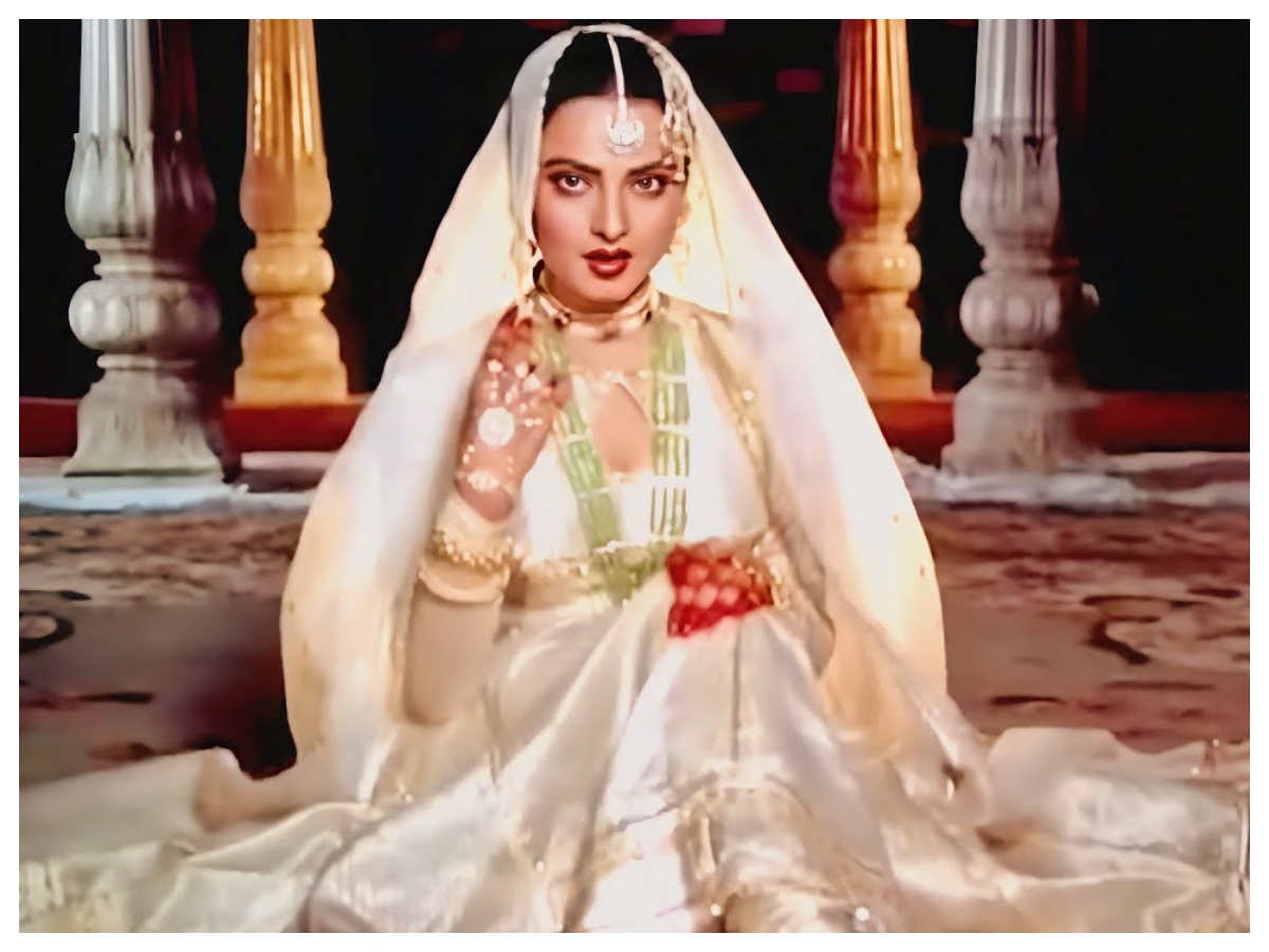 Asha Bhosle songs: ‘पिया तू अब तो आजा’ से ‘दम मारो दम’ तक, आशा भोसले के 10 आइकॉनिक गाने - Photo Gallery