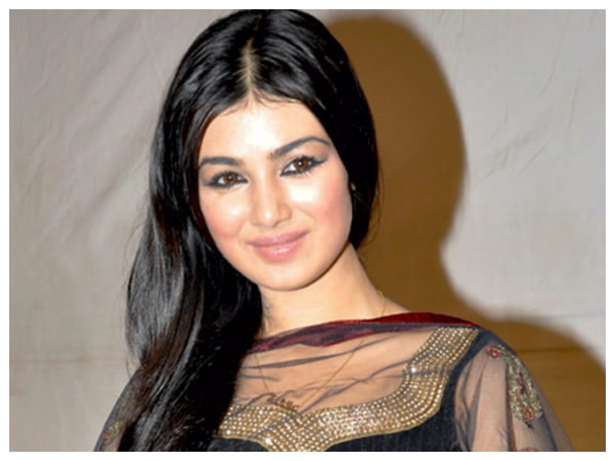 Ayesha Takia birthday: सलमान की ये हीरोइन कहां गायब? प्लास्टिक सर्जरी के बाद बदला चेहरा, अब जी रही हैं ऐसी की जिंदगी - Photo Gallery