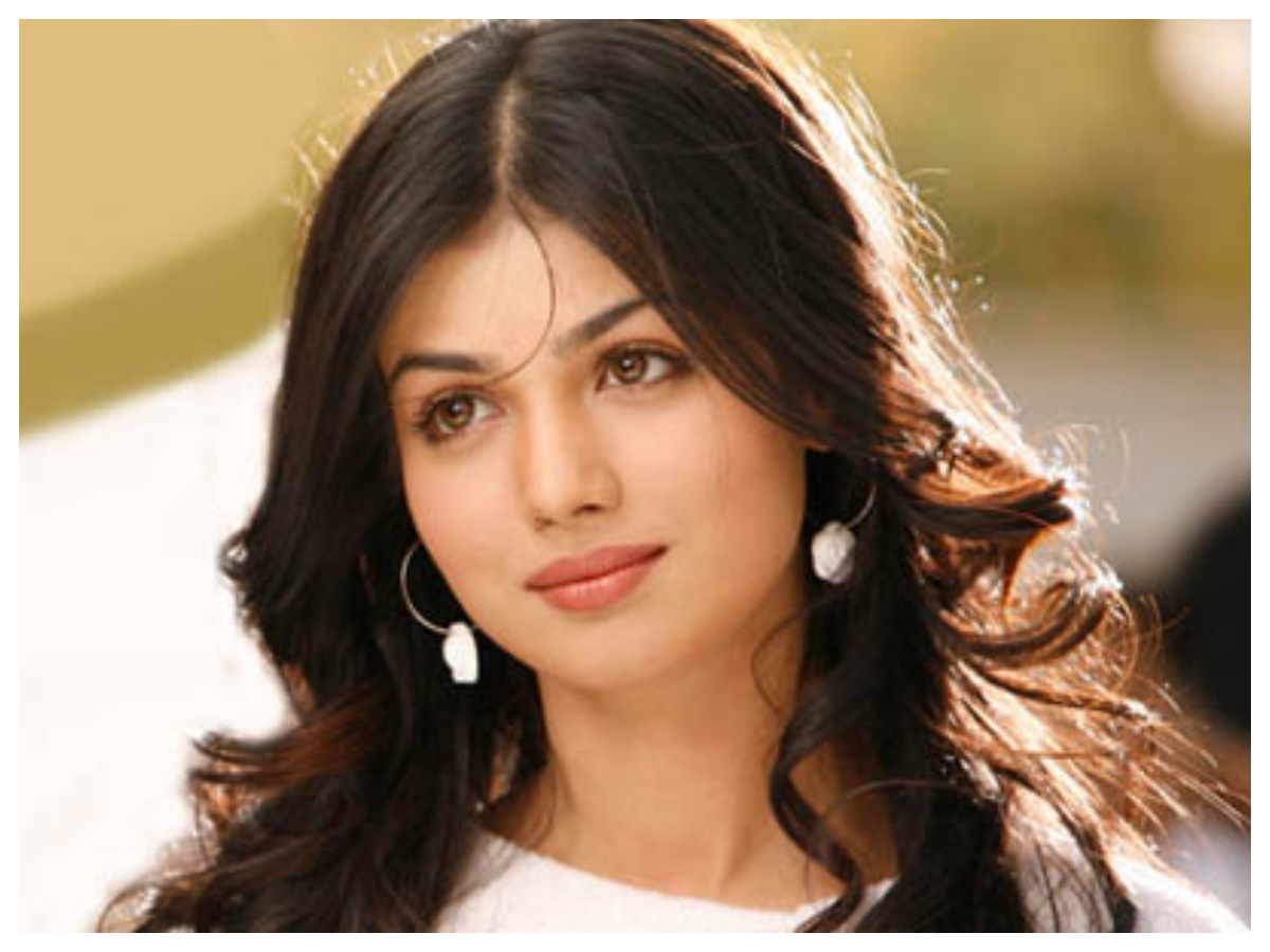 Ayesha Takia birthday: सलमान की ये हीरोइन कहां गायब? प्लास्टिक सर्जरी के बाद बदला चेहरा, अब जी रही हैं ऐसी की जिंदगी - Photo Gallery