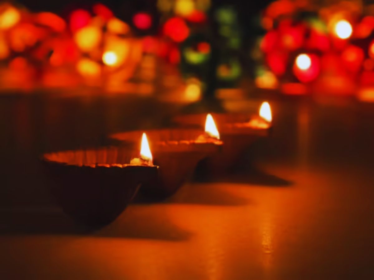 Chaitra Purnima 2026: चैत्र पूर्णिमा के दिन आज जरूर करें ये उपाय, घर में होगा धन लाभ - Photo Gallery