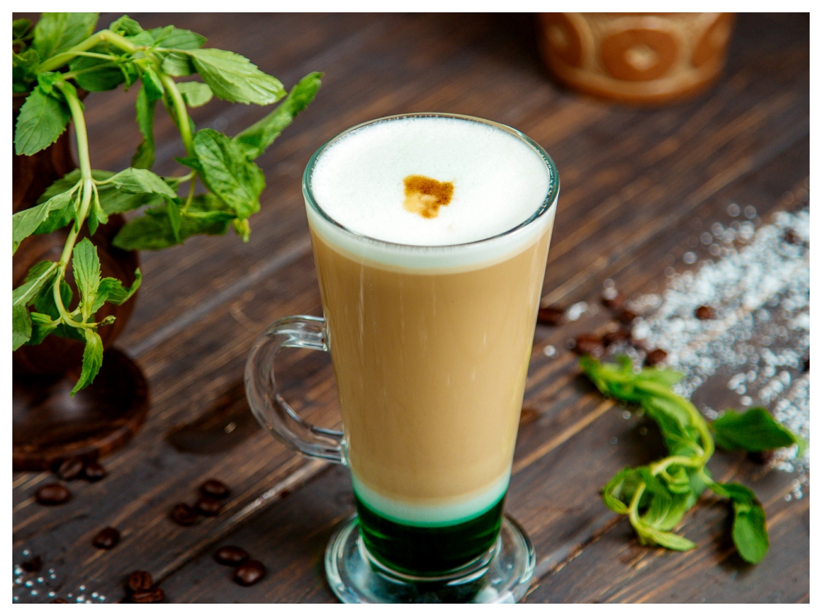 Summer Drinks: गर्मियों में कोल्ड या हॉट कौन सी कॉफी रखेगी आपको फिट और फ्रेश? जानिए हेल्थ के लिए क्या है बेहतर - Photo Gallery