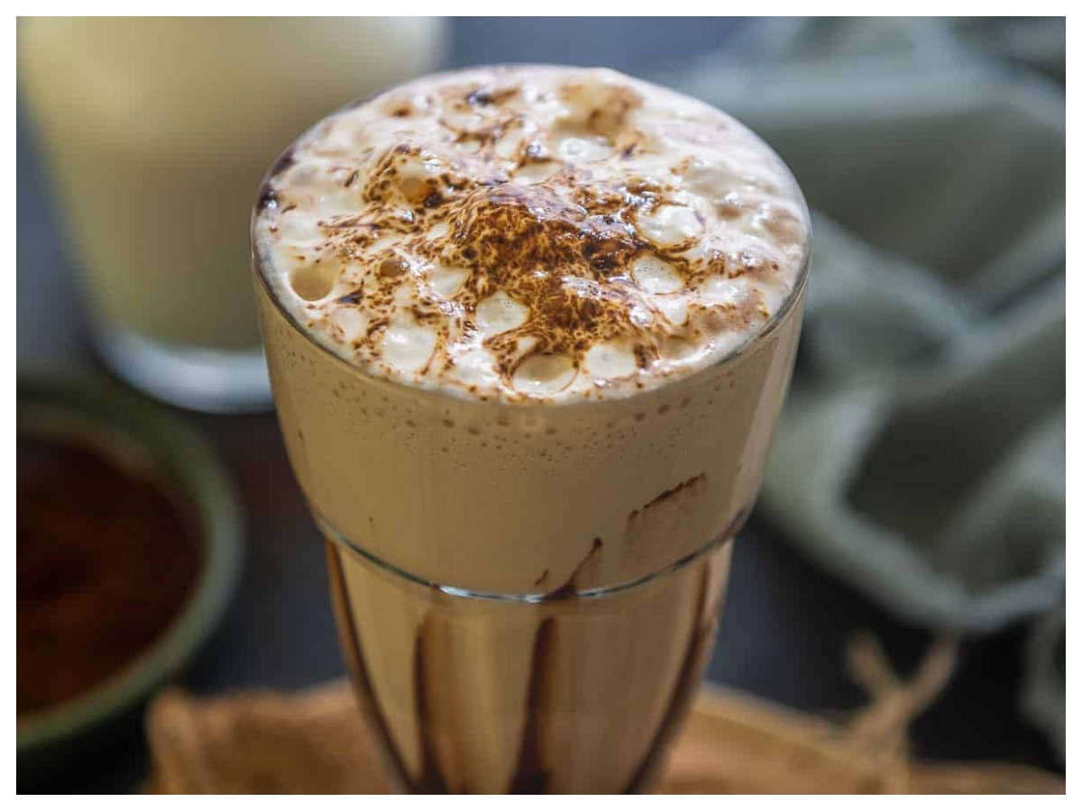 Summer Drinks: गर्मियों में कोल्ड या हॉट कौन सी कॉफी रखेगी आपको फिट और फ्रेश? जानिए हेल्थ के लिए क्या है बेहतर - Photo Gallery