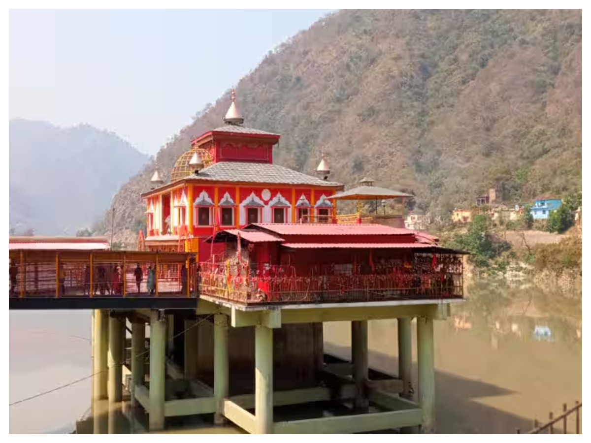 Dhari Devi temple: उत्तराखंड में स्थित इस शक्तिपीठ का चमत्कार, दिन में तीन बार बदलता है देवी की मूर्ति का स्वरूप - Photo Gallery