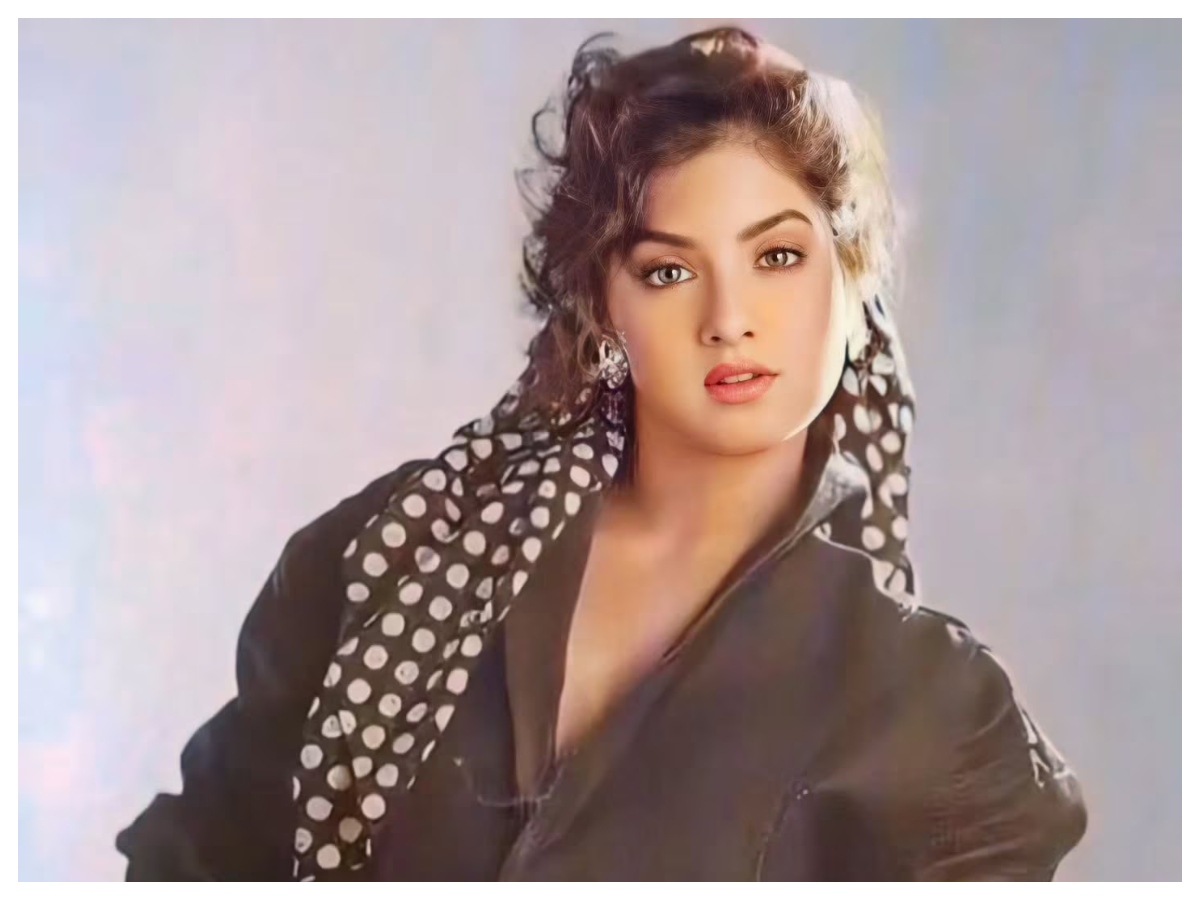 Divya bharti death: टॉप एक्ट्रेस से ट्रेजेडी तक, दिव्या भारती की कहानी रोंगटे खड़े कर देगी, हादसा, सुसाइड या मर्डर? आज भी रहस्य - Photo Gallery