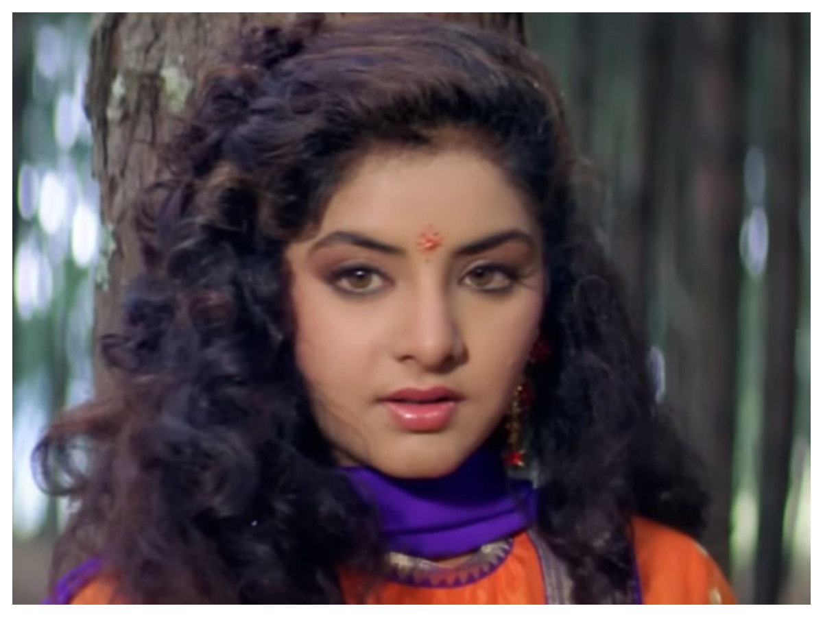 Divya bharti death: टॉप एक्ट्रेस से ट्रेजेडी तक, दिव्या भारती की कहानी रोंगटे खड़े कर देगी, हादसा, सुसाइड या मर्डर? आज भी रहस्य - Photo Gallery