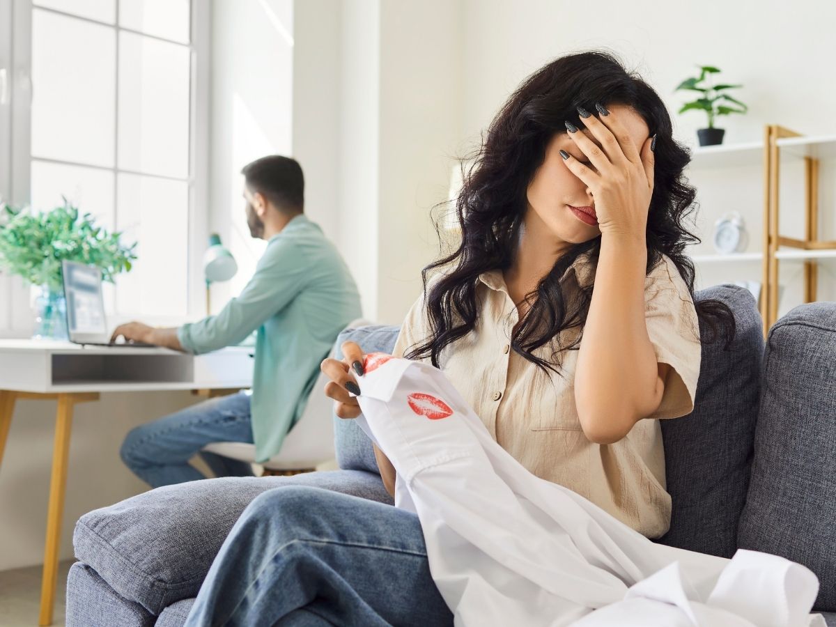 शादीशुदा जिंदगी पर संकट? एक्स्ट्रा मैरिटल डेटिंग के बढ़ते ट्रेंड ने बढ़ाई चिंता; सामने आई हैरान करने वाली रिपोर्ट - Photo Gallery