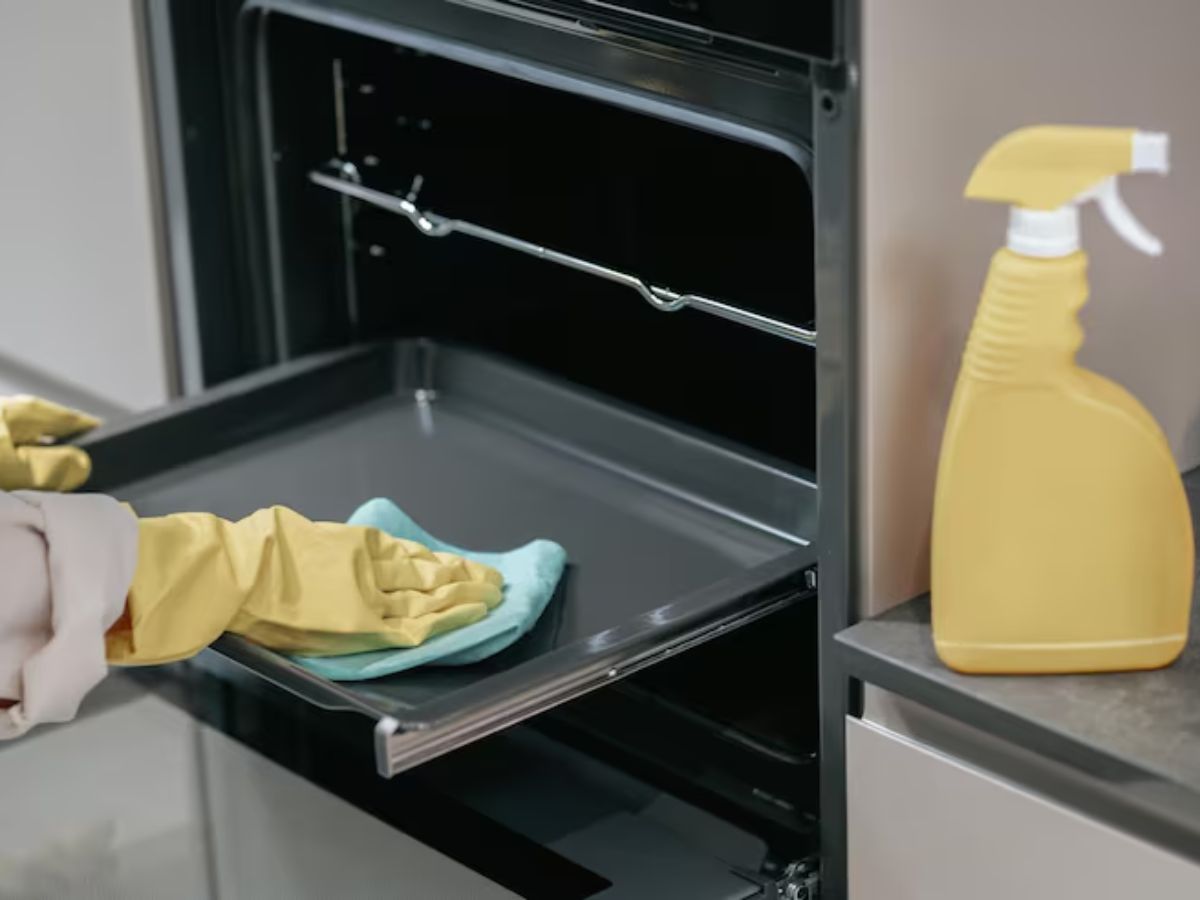 Fridge Cleaning Tips: चमाचम हो जाएगी फ्रिज, ऐसे करें साफ, कोना-कोना हो जाएगा सफेद…! - Photo Gallery