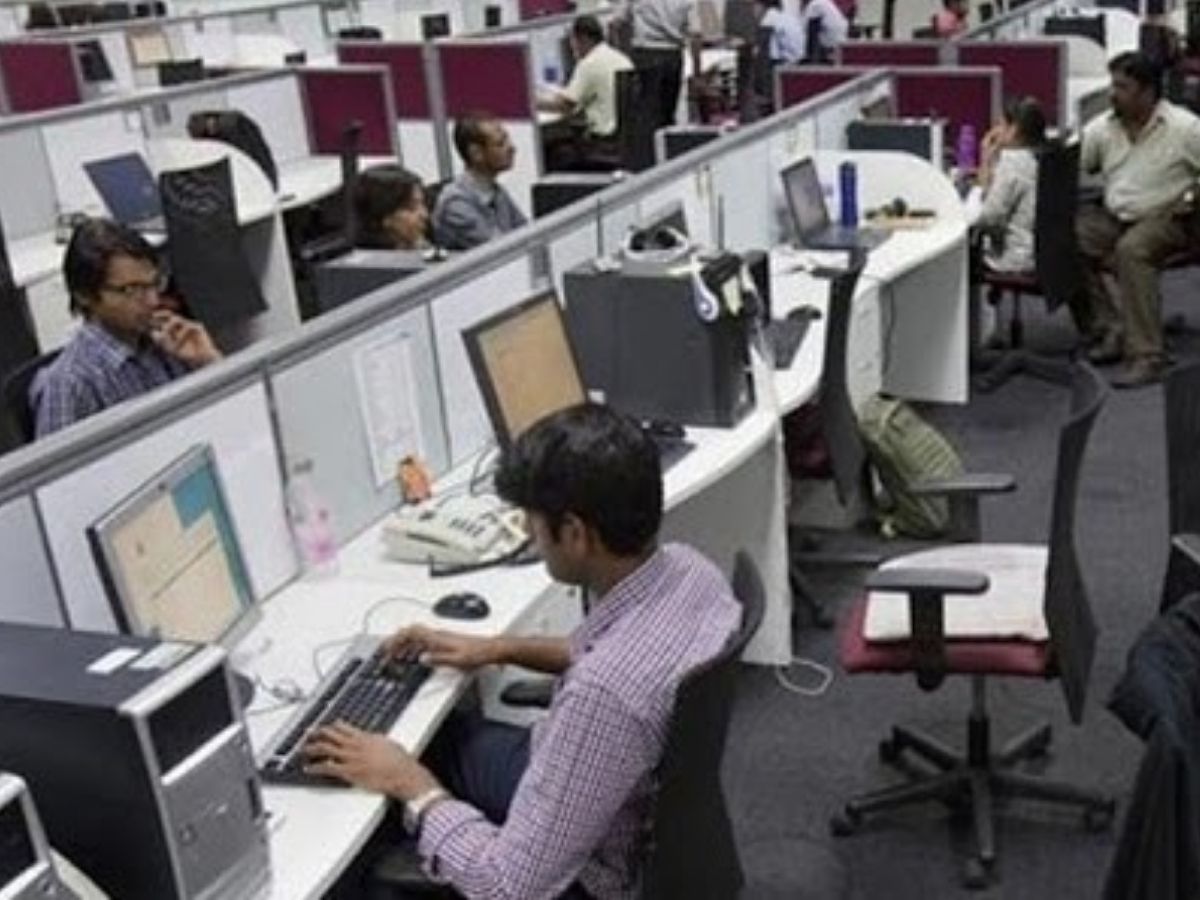 ड्यूटी से गायब सरकारी कर्मचारी! क्या जा सकती है नौकरी? जानिए नियम - Photo Gallery