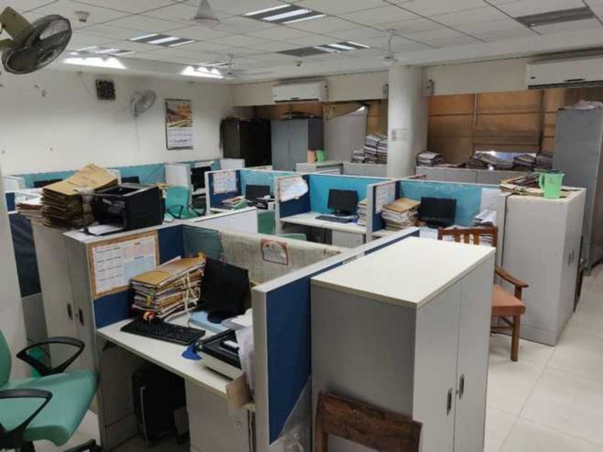 ड्यूटी से गायब सरकारी कर्मचारी! क्या जा सकती है नौकरी? जानिए नियम - Photo Gallery