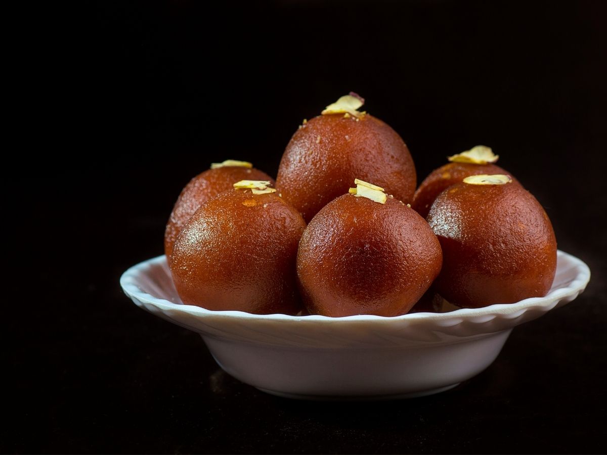 किसने बनाए पहली बार गुलाब जामुन, मुगल काल से है खास कनेक्शन; जानें किस बादशाह से जुड़ा है इतिहास? - Photo Gallery