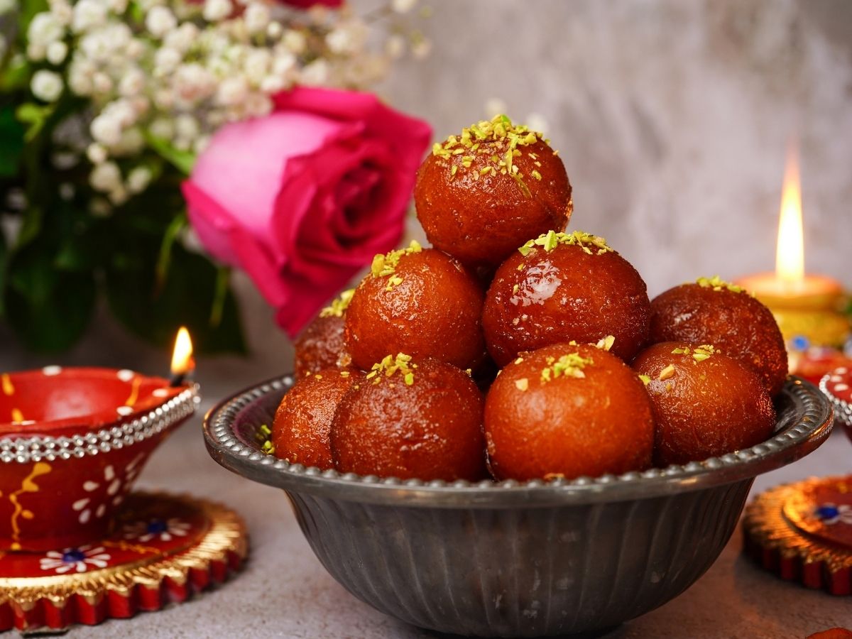 किसने बनाए पहली बार गुलाब जामुन, मुगल काल से है खास कनेक्शन; जानें किस बादशाह से जुड़ा है इतिहास? - Photo Gallery