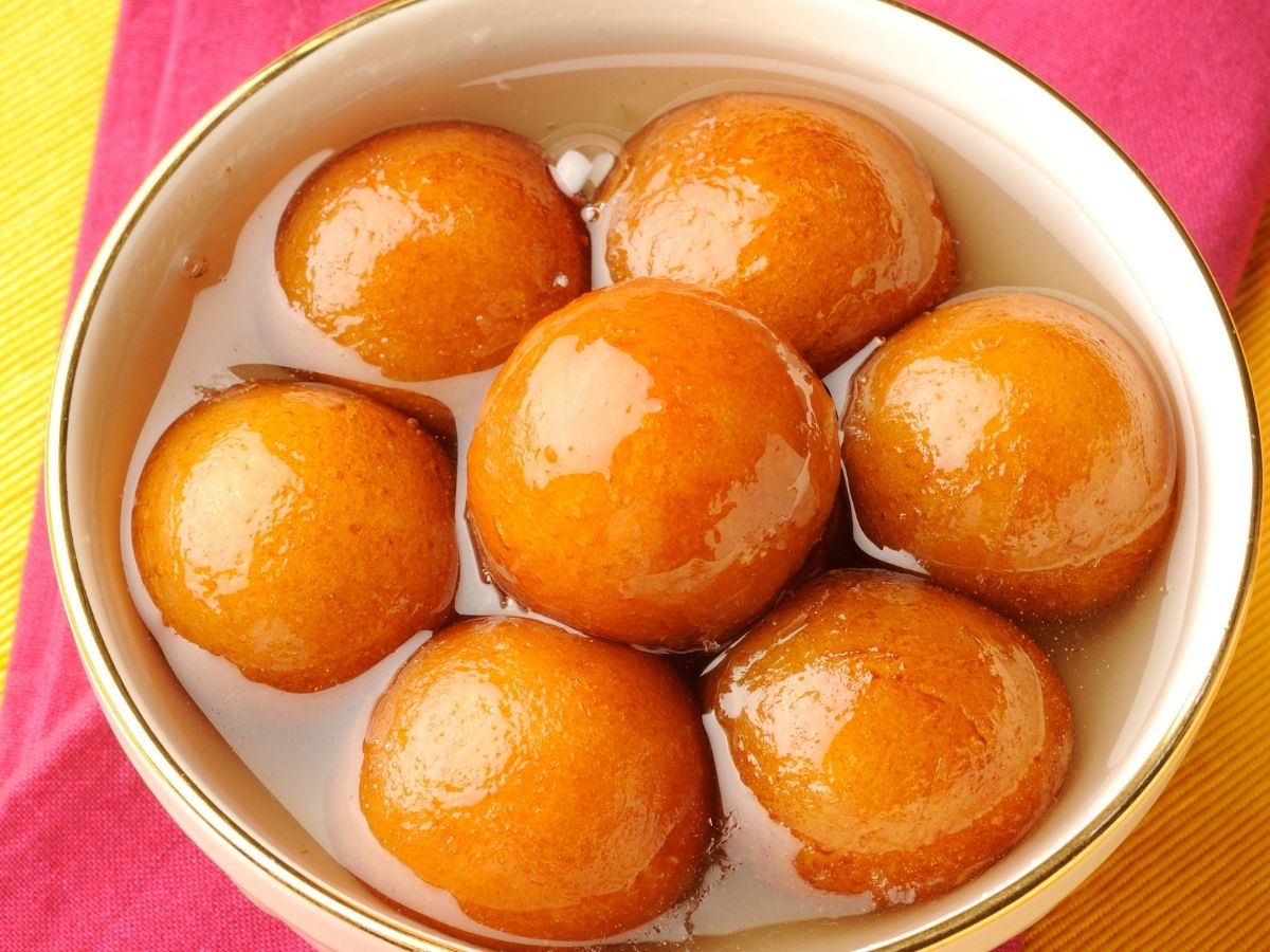 किसने बनाए पहली बार गुलाब जामुन, मुगल काल से है खास कनेक्शन; जानें किस बादशाह से जुड़ा है इतिहास? - Photo Gallery