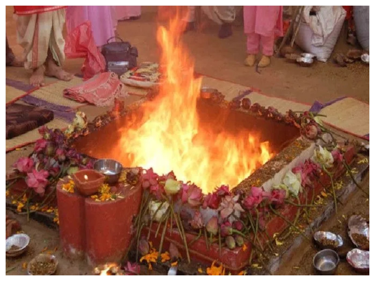 Meaning of Swaha: हवन करते समय “स्वाहा” बोलने की परंपरा क्यों है, जानिए  धार्मिक महत्व और रहस्य - Photo Gallery