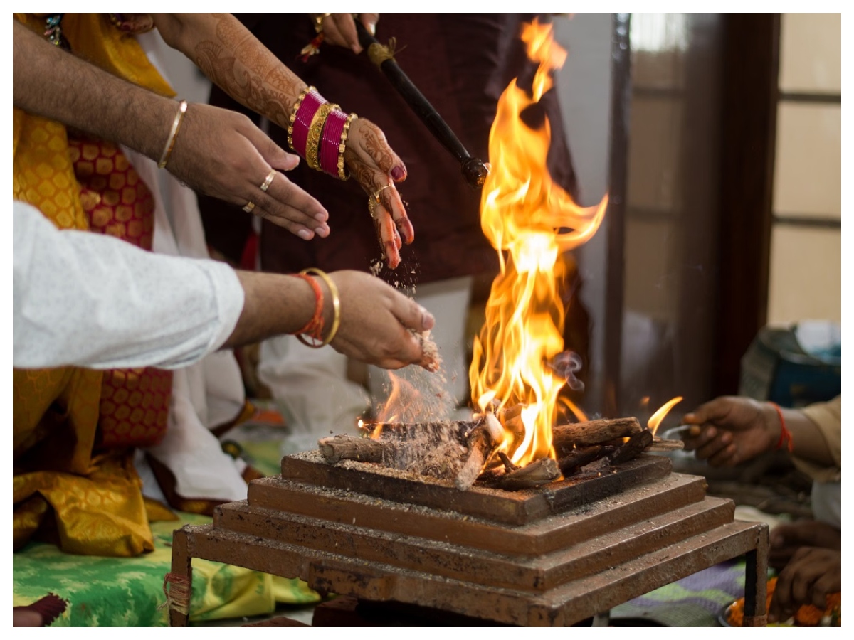 Meaning of Swaha: हवन करते समय “स्वाहा” बोलने की परंपरा क्यों है, जानिए  धार्मिक महत्व और रहस्य - Photo Gallery