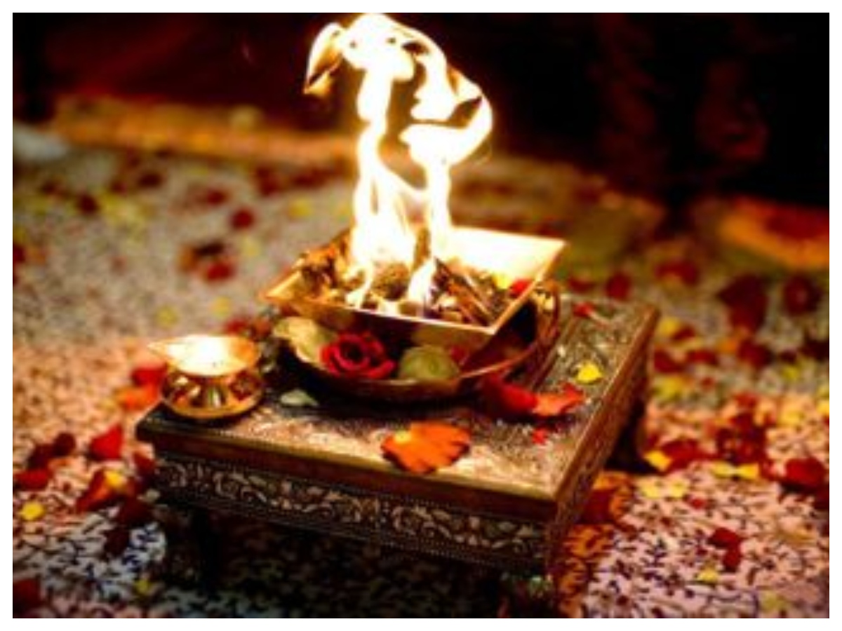 Meaning of Swaha: हवन करते समय “स्वाहा” बोलने की परंपरा क्यों है, जानिए  धार्मिक महत्व और रहस्य - Photo Gallery