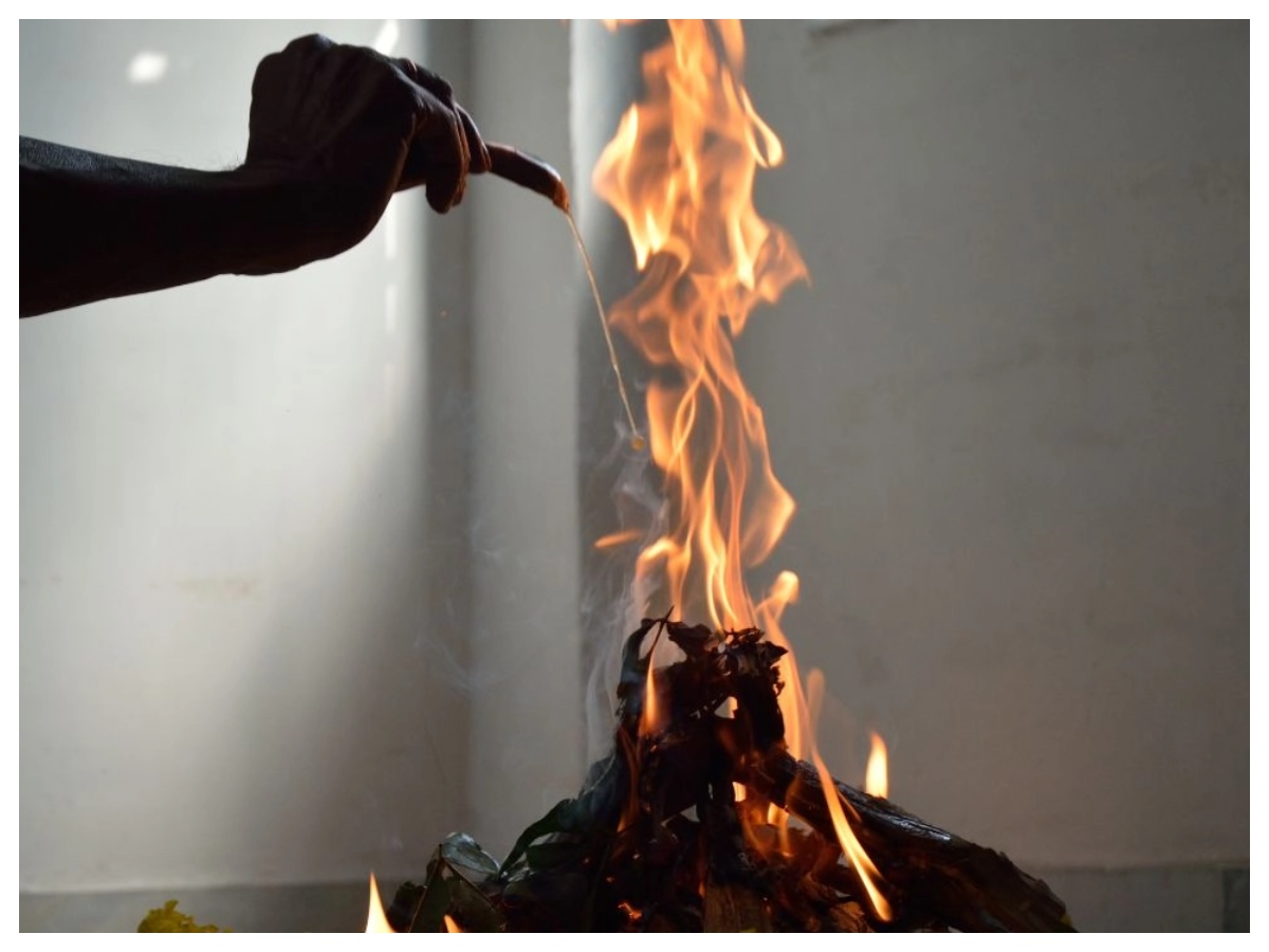 Meaning of Swaha: हवन करते समय “स्वाहा” बोलने की परंपरा क्यों है, जानिए  धार्मिक महत्व और रहस्य - Photo Gallery