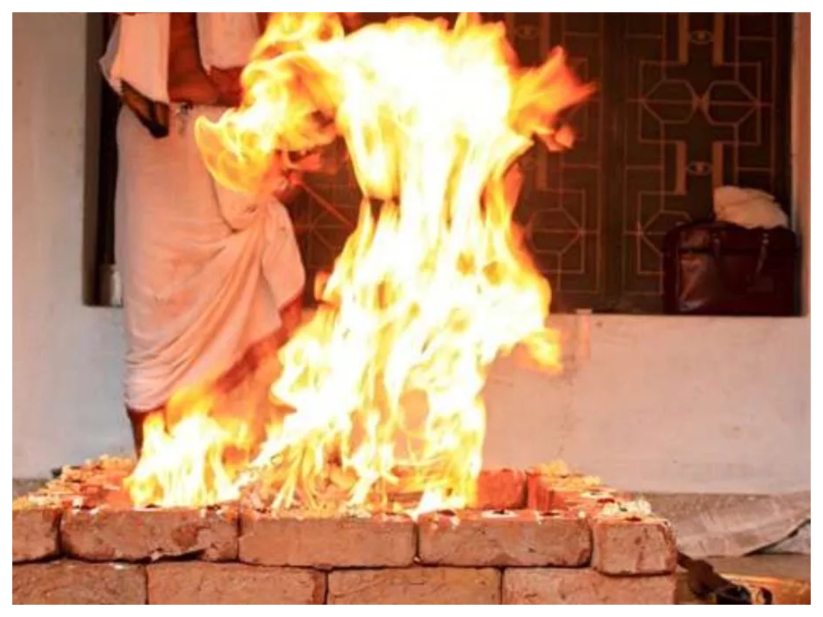 Meaning of Swaha: हवन करते समय “स्वाहा” बोलने की परंपरा क्यों है, जानिए  धार्मिक महत्व और रहस्य - Photo Gallery