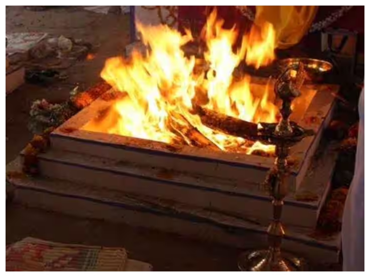 Meaning of Swaha: हवन करते समय “स्वाहा” बोलने की परंपरा क्यों है, जानिए  धार्मिक महत्व और रहस्य - Photo Gallery