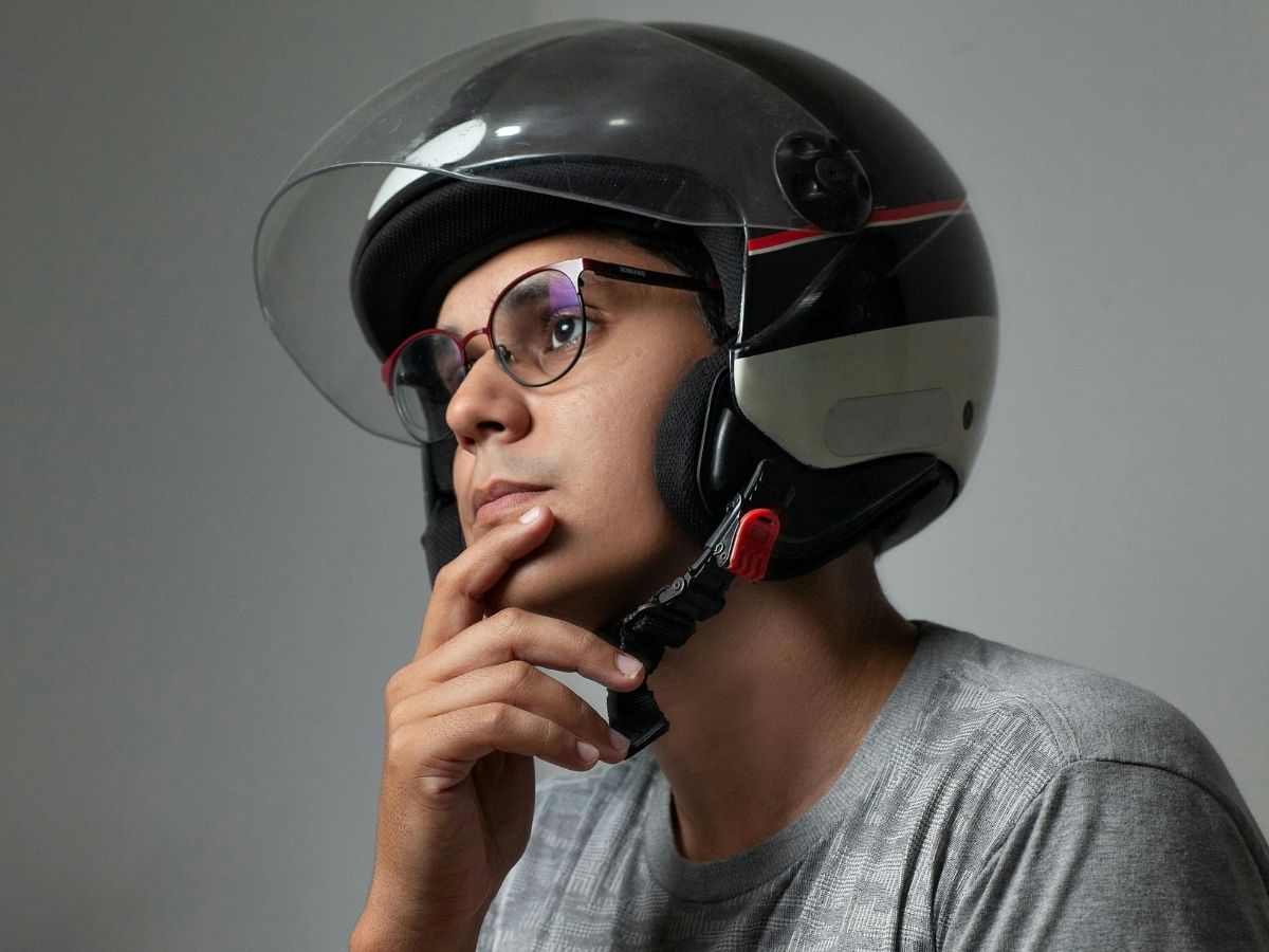 हेलमेट पहनने से सच में झड़ते हैं बाल, जानें क्या कहते हैं वैज्ञानिक? - Photo Gallery