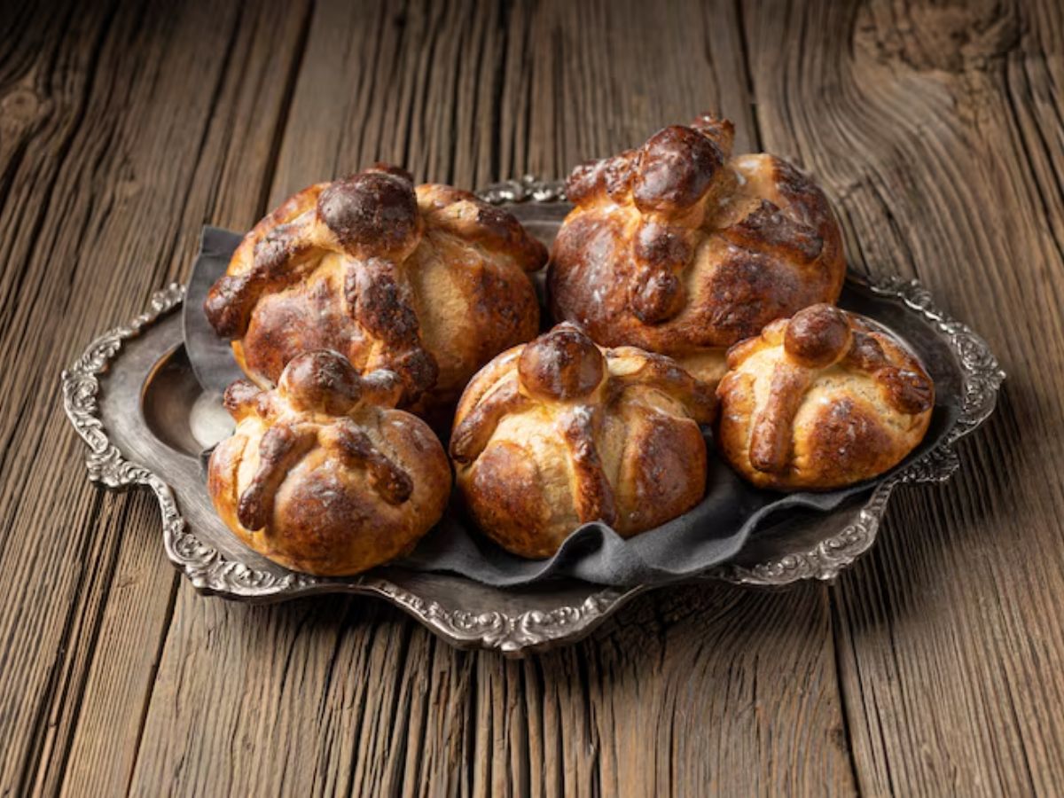 Good Friday 2026: आज गुड फ्राइडे के दिन बनाए Hot Cross Buns, उंगली चाट के खाएंगे लोग, जानें रेसिपी - Photo Gallery