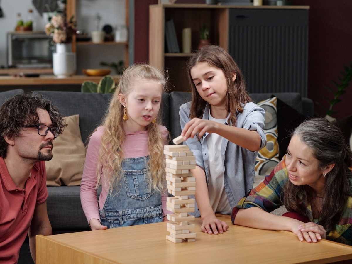 बच्चों की मोबाइल लत से हैं परेशान? स्क्रीन टाइम घटाने के ये स्मार्ट तरीके करेंगे कमाल - Photo Gallery