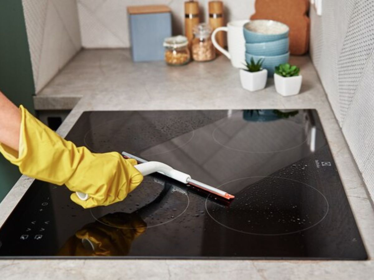 Induction Cleaning Tips: इंडक्शन चूल्हा साफ करते वक्त जरूर ध्यान दें ये बातें, वरना गरीबी में हो जाएगा आटा गीला - Photo Gallery