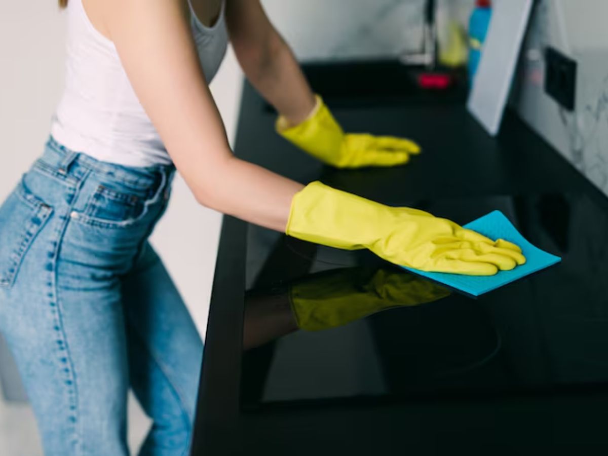 Induction Cleaning Tips: इंडक्शन चूल्हा साफ करते वक्त जरूर ध्यान दें ये बातें, वरना गरीबी में हो जाएगा आटा गीला - Photo Gallery