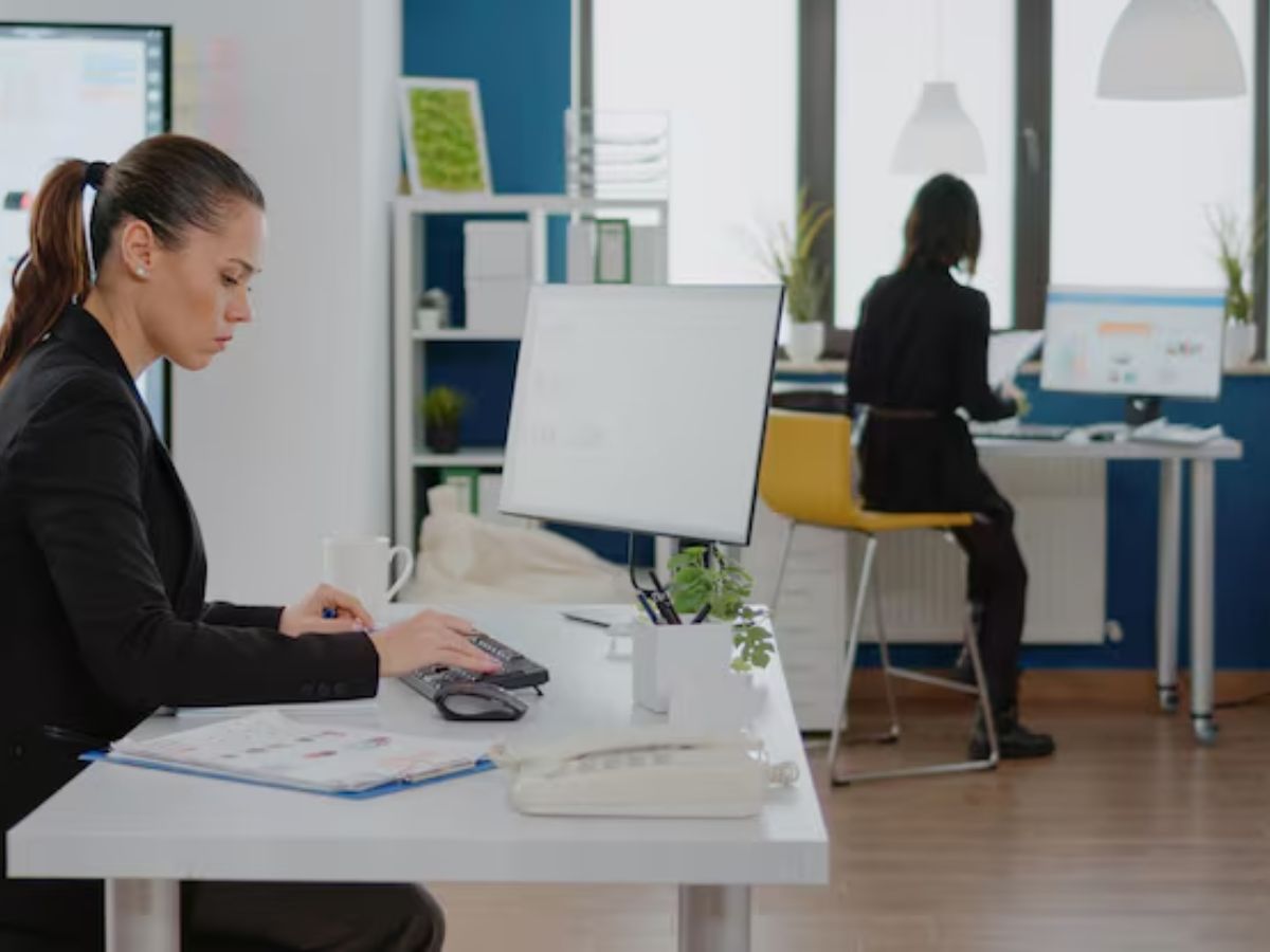 New Labour Code:  क्या सच में 1 साल नौकरी करने पर मिलेगी ग्रेच्युटी, जानें किन लोगों के लिए है ये नियम? - Photo Gallery