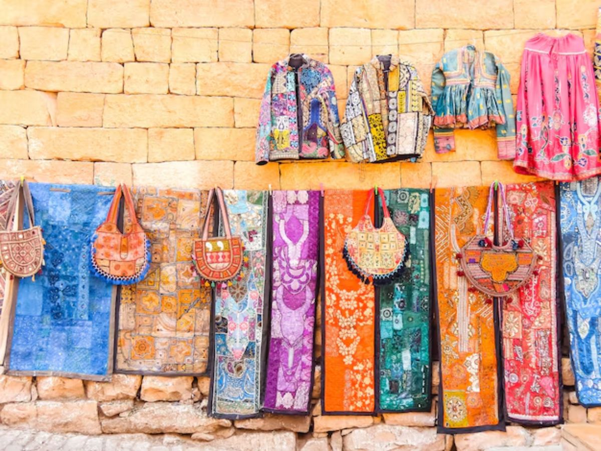 Noida Shopping Guide: इस संडे जरूर विजिट करें, नोएडा की ये शानदार मार्केट, 200-300 मे मिलेगा सबकुछ - Photo Gallery