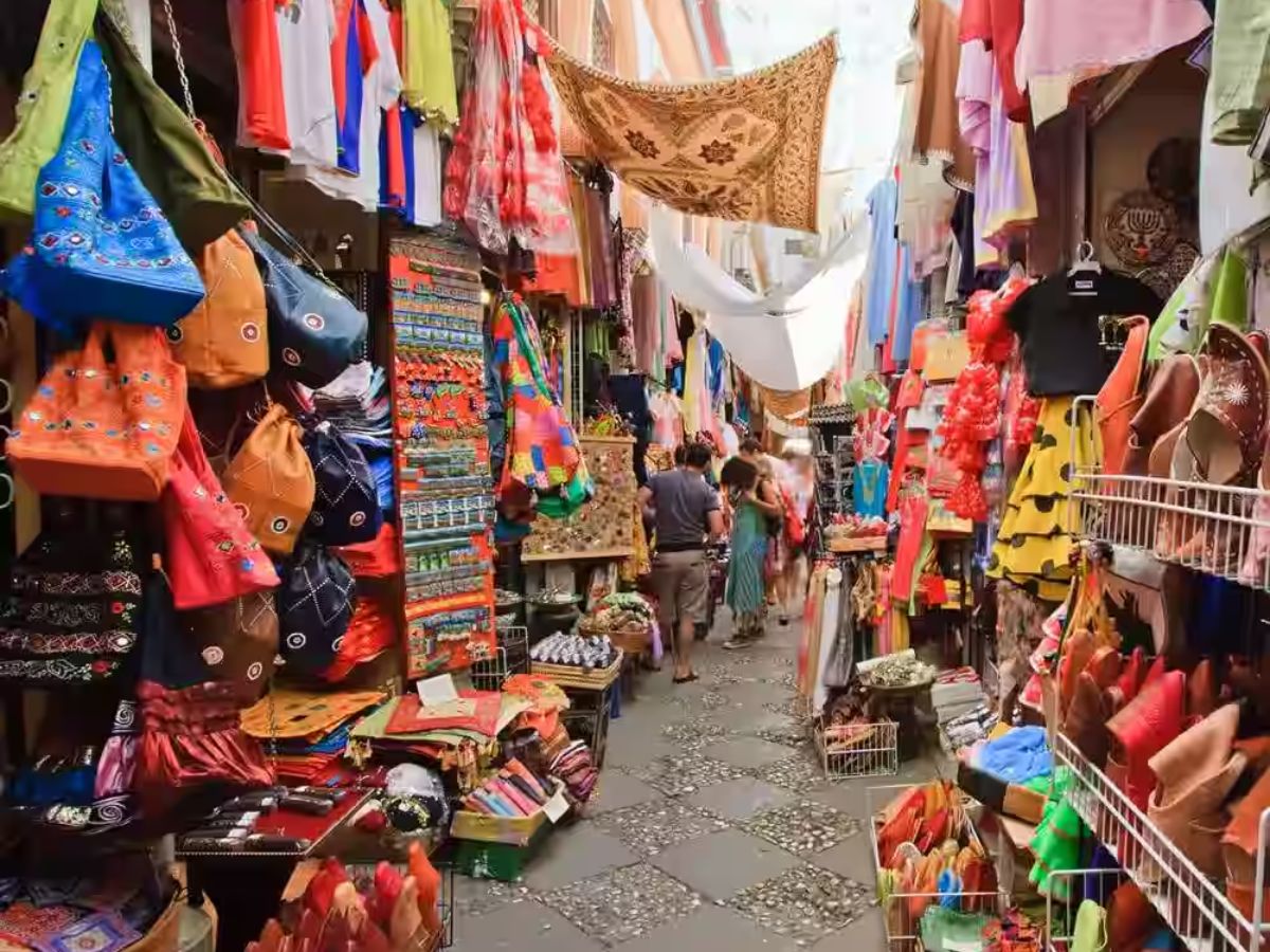 Noida Shopping Guide: इस संडे जरूर विजिट करें, नोएडा की ये शानदार मार्केट, 200-300 मे मिलेगा सबकुछ - Photo Gallery