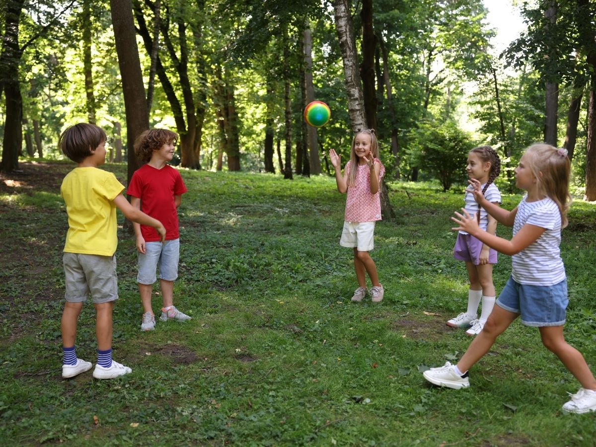 बच्चों की मोबाइल लत से हैं परेशान? स्क्रीन टाइम घटाने के ये स्मार्ट तरीके करेंगे कमाल - Photo Gallery