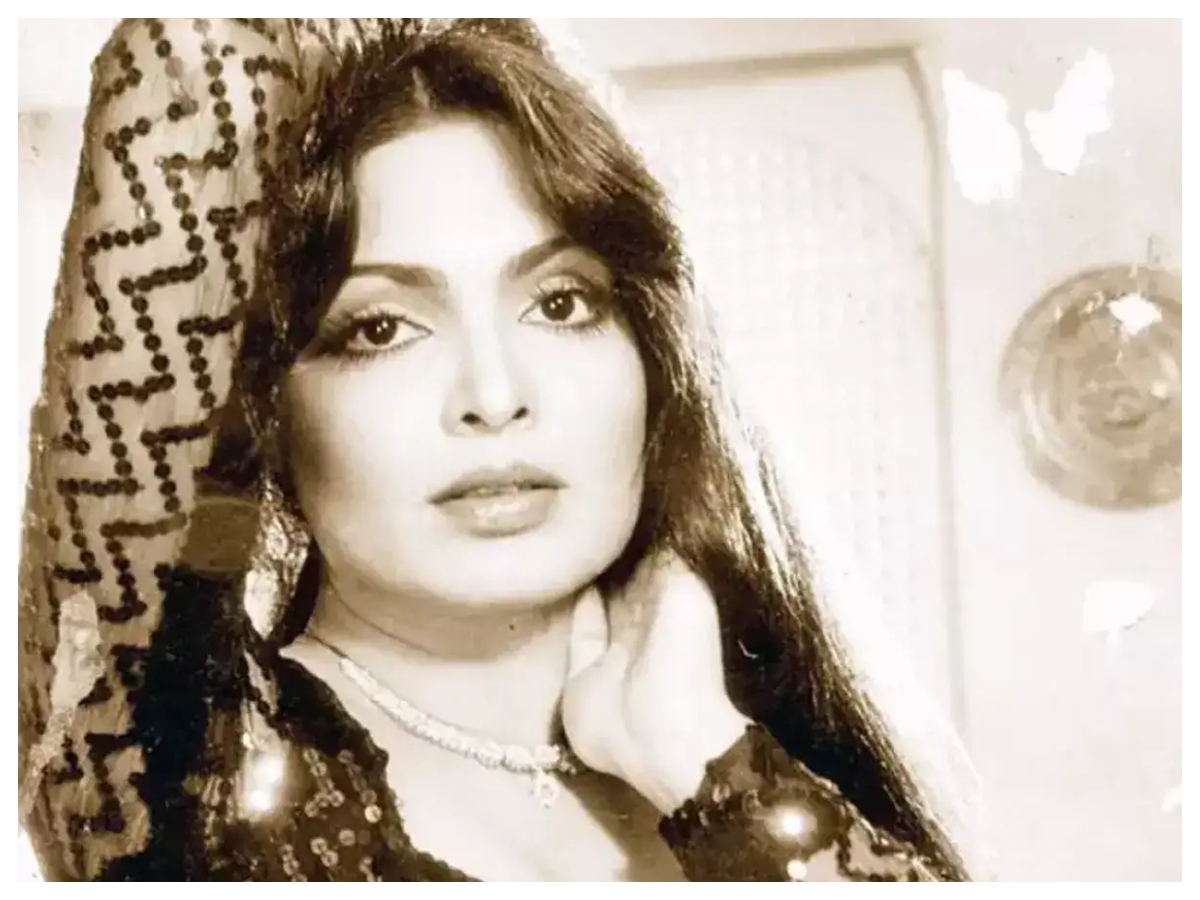 Parveen Babi : बिना कपड़ों के सड़क पर दौड़ी थीं बॉलीवुड की ये हसीना, घर में सड़ी हालत में मिली लाश, मौत बनी मिस्ट्री - Photo Gallery
