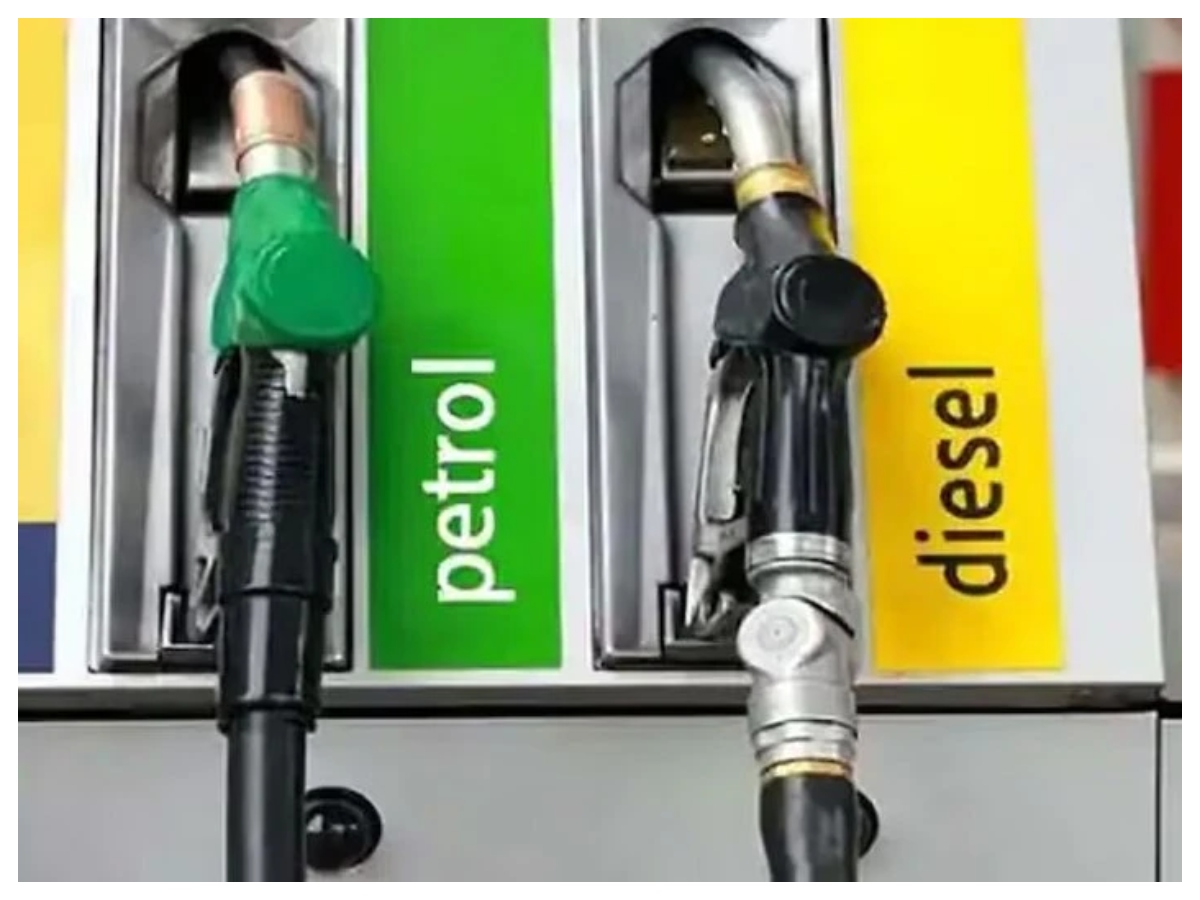 petrol diesel price: कच्चे तेल में गिरावट का असर, कई शहरों में सस्ता हुआ पेट्रोल-डीजल, जानें ताजा रेट - Photo Gallery