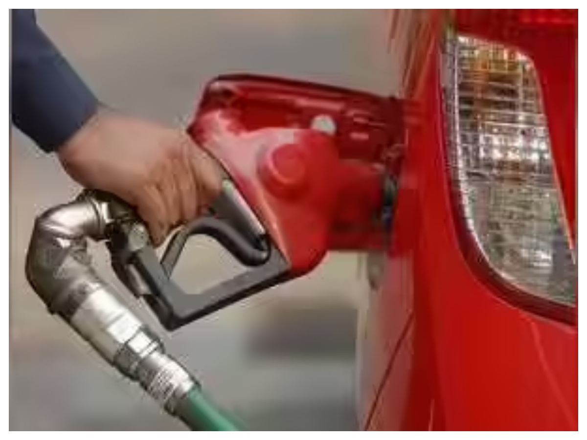 Petrol Diesel Rate: पेट्रोल-डीजल के दाम में बदलाव, कई शहरों में बढ़े रेट, जानिए आज का ताजा अपडेट - Photo Gallery