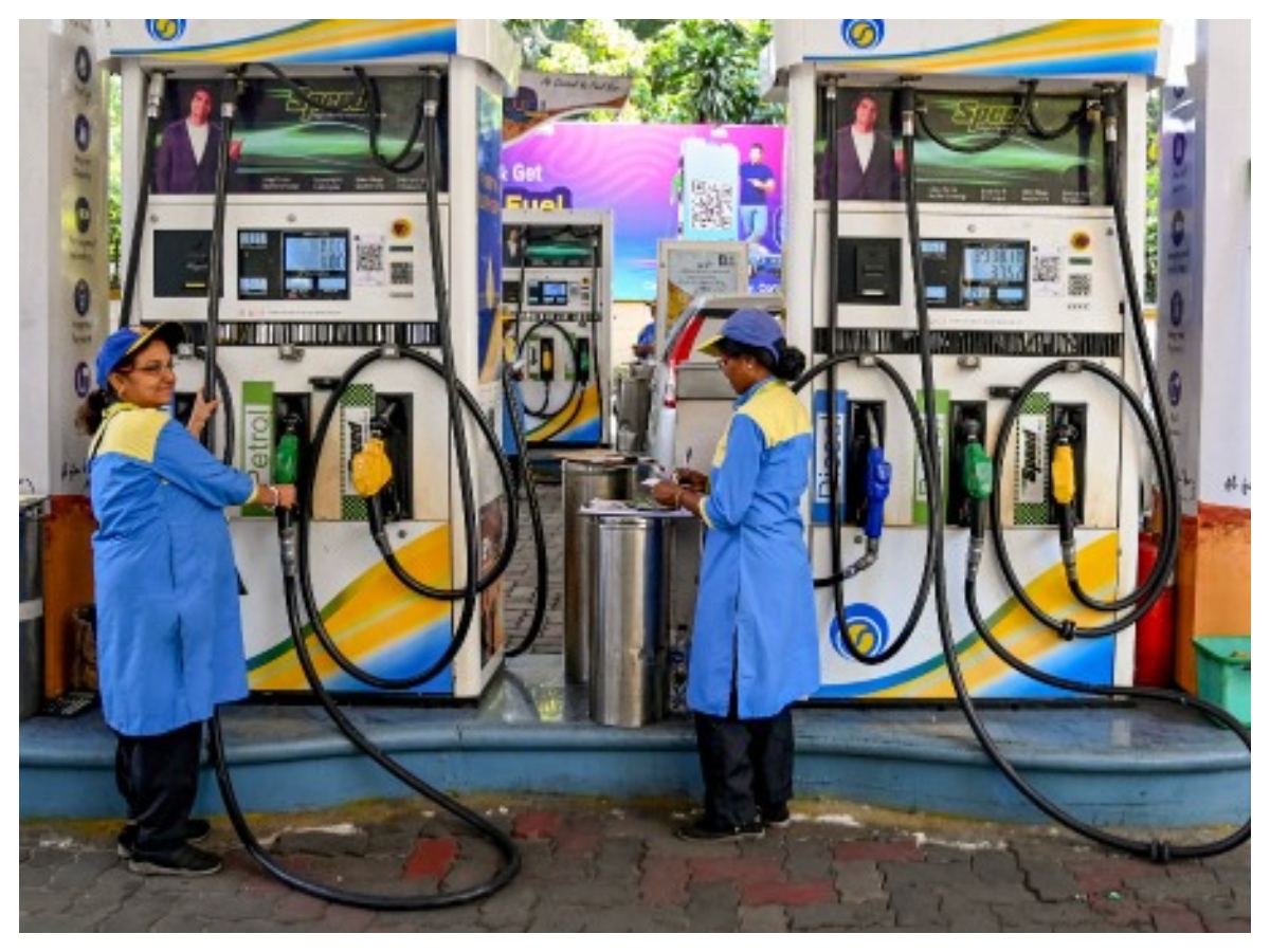 Petrol diesel price: अंतरराष्ट्रीय तनाव का असर, भारत में पेट्रोल-डीजल महंगे होने की आशंका, जानें ताजा रेट - Photo Gallery
