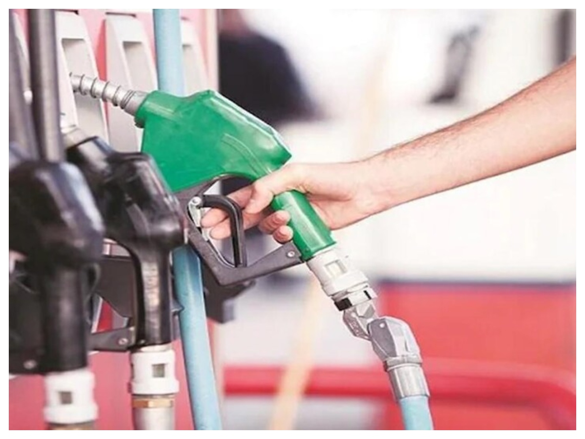 Petrol Diesel Rate: पेट्रोल-डीजल के दाम में बदलाव, कई शहरों में बढ़े रेट, जानिए आज का ताजा अपडेट - Photo Gallery