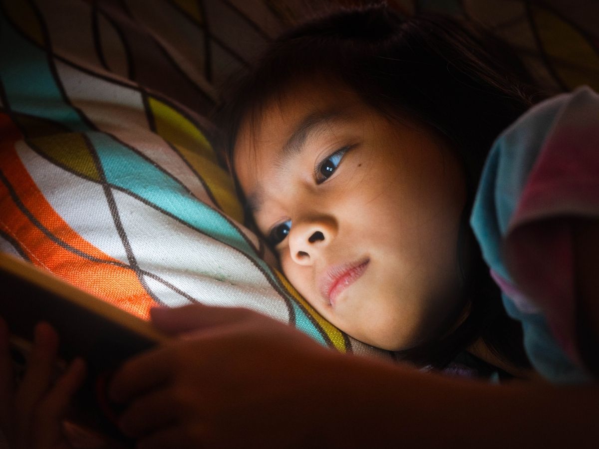 बच्चों की मोबाइल लत से हैं परेशान? स्क्रीन टाइम घटाने के ये स्मार्ट तरीके करेंगे कमाल - Photo Gallery